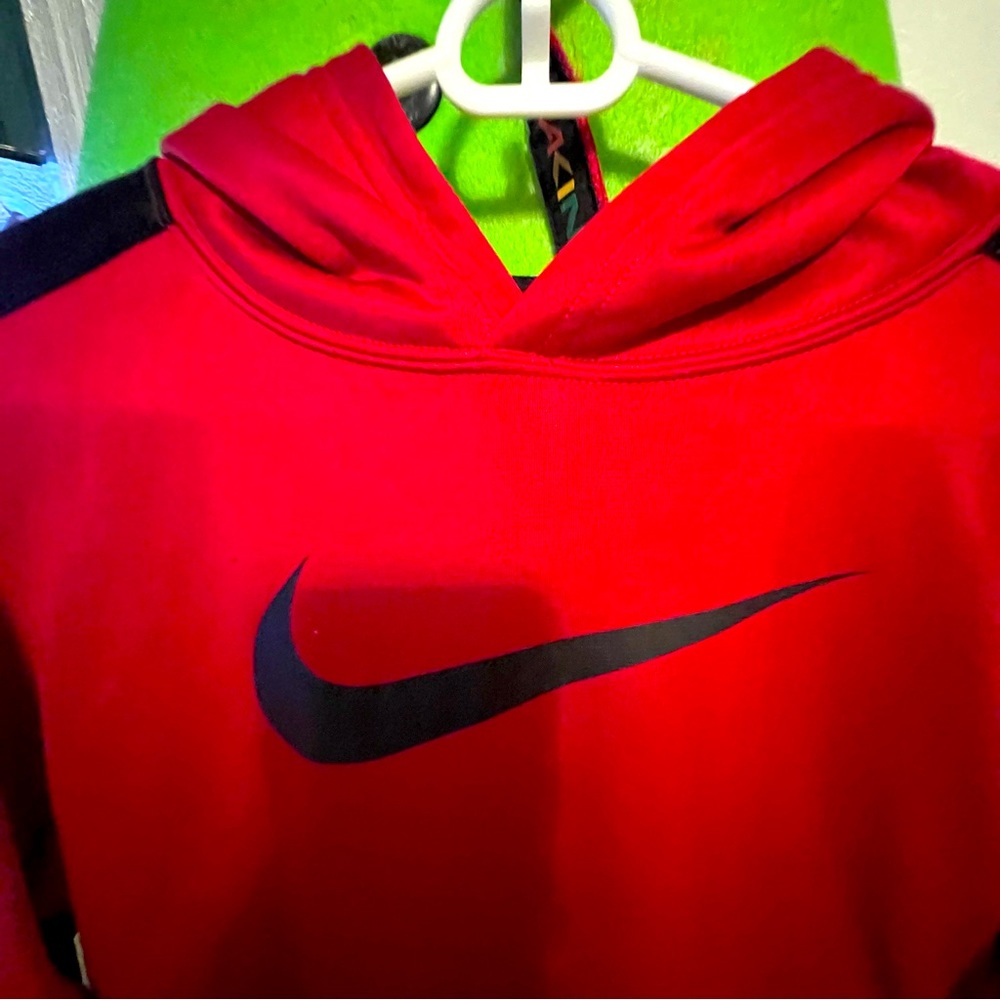 A Nike hooded therma-fit sweater